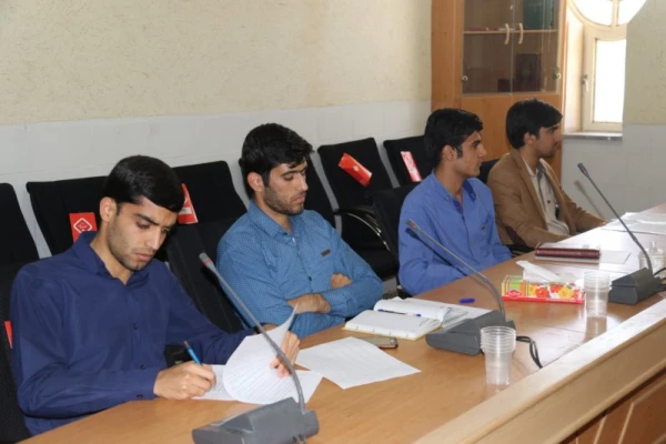 نشست صمیمی مسئولان تشکل ها و انجمن های علمی دانشجویی با مدیر استانی دانشگاه فرهنگیان یزد 3