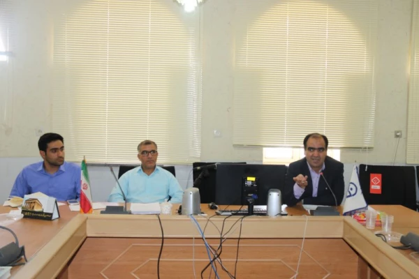 نشست صمیمی مسئولان تشکل ها و انجمن های علمی دانشجویی با مدیر استانی دانشگاه فرهنگیان یزد 4