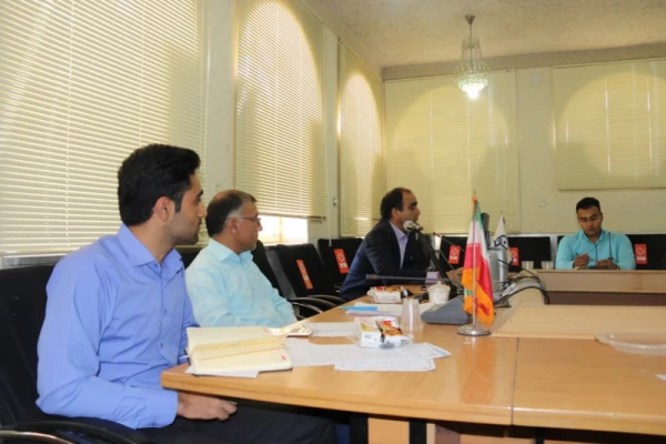 نشست صمیمی مسئولان تشکل ها و انجمن های علمی دانشجویی با مدیر استانی دانشگاه فرهنگیان یزد 5