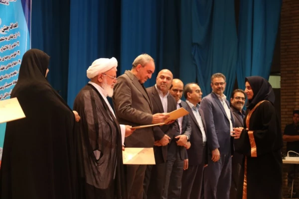 آیت الله ناصری در جشن دانش آموختگی دانشجومعلمان ورودی 92 پردیس های استانی یزد:

در حرفه معلمی احساس مسئولیت کنید چون پیش خدا پاسخگو خواهید بود 8