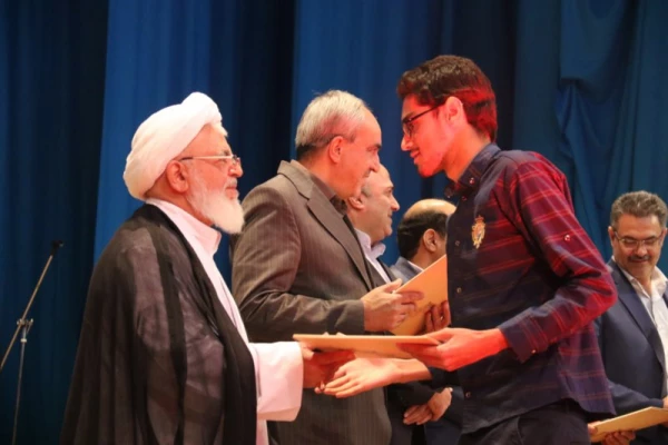 آیت الله ناصری در جشن دانش آموختگی دانشجومعلمان ورودی 92 پردیس های استانی یزد:

در حرفه معلمی احساس مسئولیت کنید چون پیش خدا پاسخگو خواهید بود 9