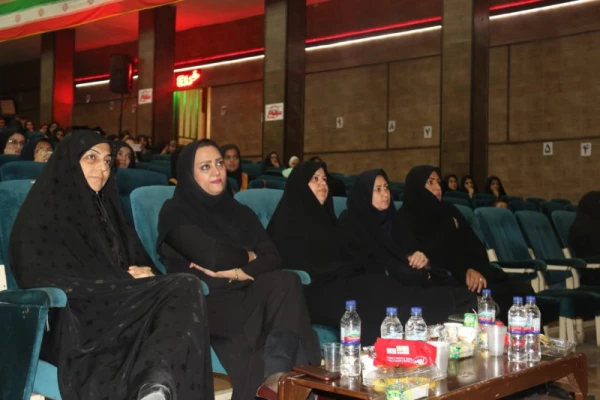 آیت الله ناصری در جشن دانش آموختگی دانشجومعلمان ورودی 92 پردیس های استانی یزد:

در حرفه معلمی احساس مسئولیت کنید چون پیش خدا پاسخگو خواهید بود 13