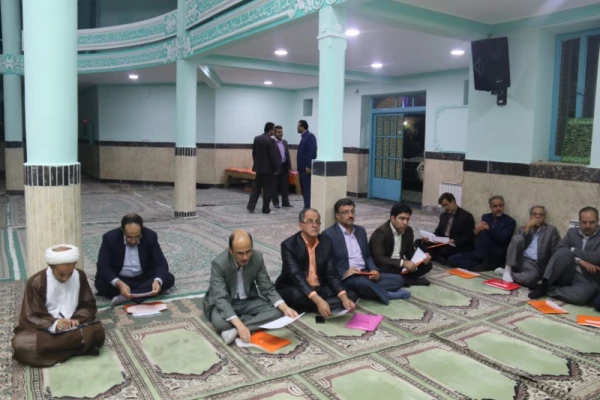 در راستای هماهنگی بین اساتید دانشگاه فرهنگیان یزد در نیمسال اول سال تحصیلی 97-96:

برگزاری نشست گروه های آموزشی 10