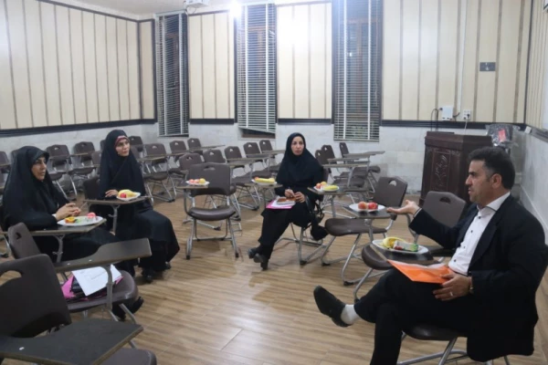 در راستای هماهنگی بین اساتید دانشگاه فرهنگیان یزد در نیمسال اول سال تحصیلی 97-96:

برگزاری نشست گروه های آموزشی 12