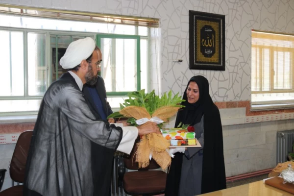 آیین تکریم و معارفه معاونان جدید و سابق پردیس فاطمه الزهرا(س) یزد 17