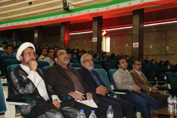 نشست توجیهی دانشجومعلمان ورودی 96 پردیس های استانی یزد 10