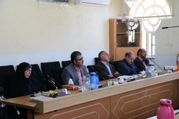 با حضور روسا و معاونین اداره کل و نواحی آموزش و پرورش یزد صورت پذیرفت:

نشست هماهنگی و سازماندهی  امر کارورزی دانشجومعلمان در مدارس یزد 3