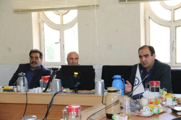 با حضور روسا و معاونین اداره کل و نواحی آموزش و پرورش یزد صورت پذیرفت:

نشست هماهنگی و سازماندهی  امر کارورزی دانشجومعلمان در مدارس یزد 5