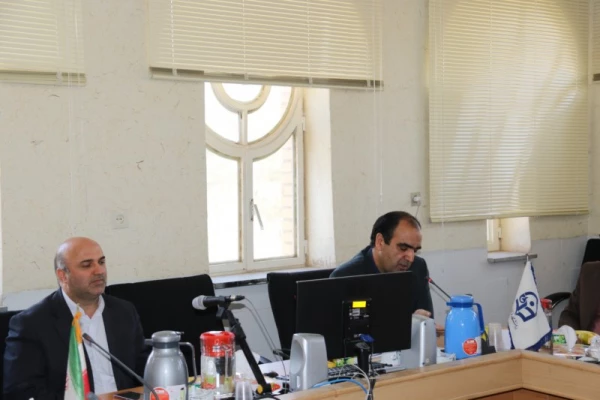 با حضور روسا و معاونین اداره کل و نواحی آموزش و پرورش یزد صورت پذیرفت:

نشست هماهنگی و سازماندهی  امر کارورزی دانشجومعلمان در مدارس یزد 6