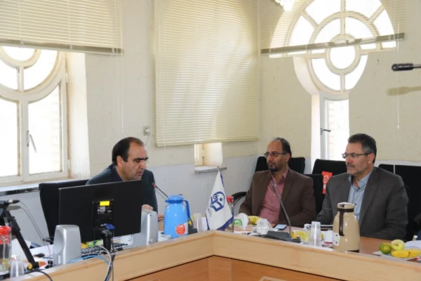 با حضور روسا و معاونین اداره کل و نواحی آموزش و پرورش یزد صورت پذیرفت:

نشست هماهنگی و سازماندهی  امر کارورزی دانشجومعلمان در مدارس یزد 7