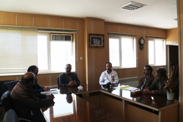 مدیر استانی دانشگاه فرهنگیان یزد در دیدار با مدیر کل انتقال خون استان عنوان کرد:

فرهنگ اهدای خون باید به شکل مسئولانه، آگاهانه و داوطلبانه در بین جوانان توسعه یابد.
 3