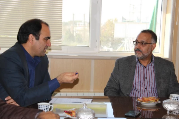 مدیر استانی دانشگاه فرهنگیان یزد در دیدار با مدیر کل انتقال خون استان عنوان کرد:

فرهنگ اهدای خون باید به شکل مسئولانه، آگاهانه و داوطلبانه در بین جوانان توسعه یابد.
 5