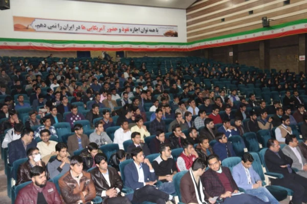 با حضور صادق زیبا کلام و قدیری ابیانه در پردیس شهیدان پاک نژاد یزد برگزار شد:

مناظره سیاسی با موضوع « آزادی و حقوق شهروندی، قانون اساسی و واقعیت های موجود »
 11