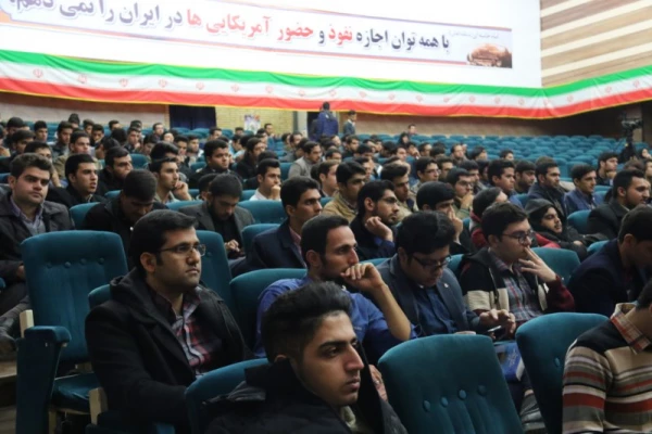 با حضور صادق زیبا کلام و قدیری ابیانه در پردیس شهیدان پاک نژاد یزد برگزار شد:

مناظره سیاسی با موضوع « آزادی و حقوق شهروندی، قانون اساسی و واقعیت های موجود »
 13