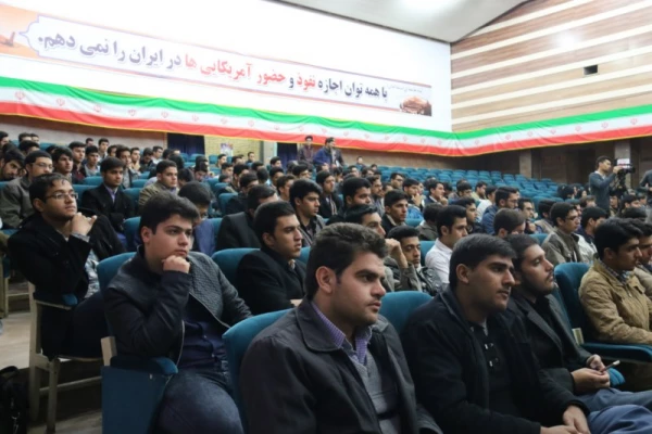 با حضور صادق زیبا کلام و قدیری ابیانه در پردیس شهیدان پاک نژاد یزد برگزار شد:

مناظره سیاسی با موضوع « آزادی و حقوق شهروندی، قانون اساسی و واقعیت های موجود »
 14