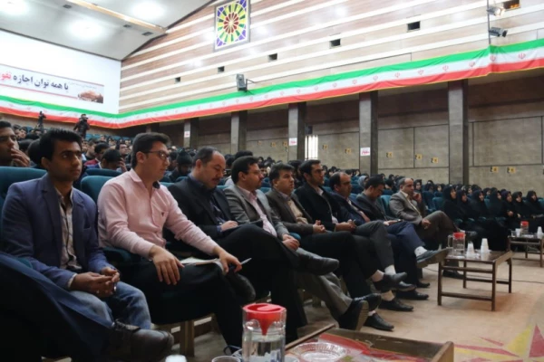 با حضور صادق زیبا کلام و قدیری ابیانه در پردیس شهیدان پاک نژاد یزد برگزار شد:

مناظره سیاسی با موضوع « آزادی و حقوق شهروندی، قانون اساسی و واقعیت های موجود »
 22