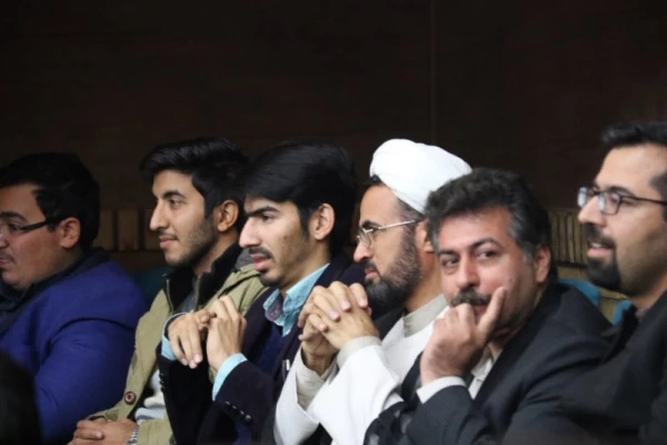 با حضور صادق زیبا کلام و قدیری ابیانه در پردیس شهیدان پاک نژاد یزد برگزار شد:

مناظره سیاسی با موضوع « آزادی و حقوق شهروندی، قانون اساسی و واقعیت های موجود »
 23