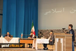 با حضور صادق زیبا کلام و قدیری ابیانه در پردیس شهیدان پاک نژاد یزد برگزار شد:

مناظره سیاسی با موضوع « آزادی و حقوق شهروندی، قانون اساسی و واقعیت های موجود »
 25