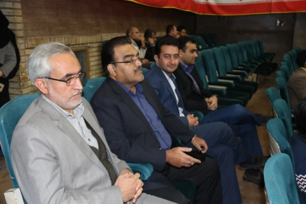 با حضور صادق زیبا کلام و قدیری ابیانه در پردیس شهیدان پاک نژاد یزد برگزار شد:

مناظره سیاسی با موضوع « آزادی و حقوق شهروندی، قانون اساسی و واقعیت های موجود »
 28