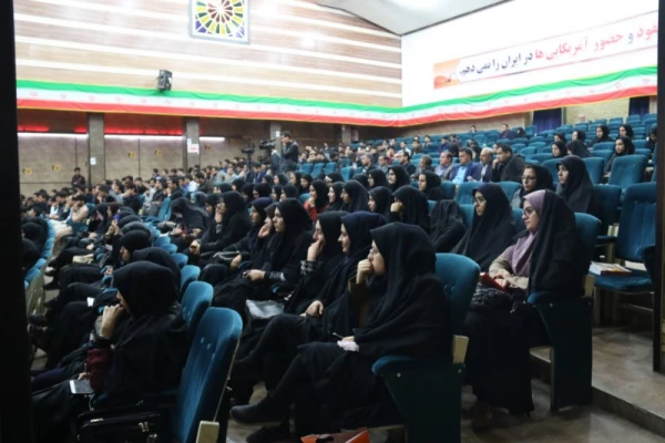 با حضور صادق زیبا کلام و قدیری ابیانه در پردیس شهیدان پاک نژاد یزد برگزار شد:

مناظره سیاسی با موضوع « آزادی و حقوق شهروندی، قانون اساسی و واقعیت های موجود »
 17