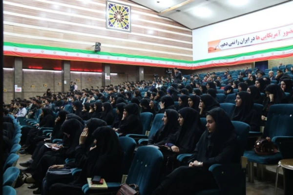 با حضور صادق زیبا کلام و قدیری ابیانه در پردیس شهیدان پاک نژاد یزد برگزار شد:

مناظره سیاسی با موضوع « آزادی و حقوق شهروندی، قانون اساسی و واقعیت های موجود »
 18