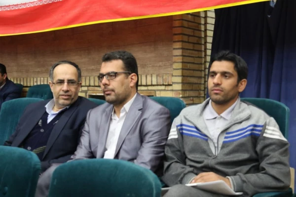 با حضور صادق زیبا کلام و قدیری ابیانه در پردیس شهیدان پاک نژاد یزد برگزار شد:

مناظره سیاسی با موضوع « آزادی و حقوق شهروندی، قانون اساسی و واقعیت های موجود »
 21