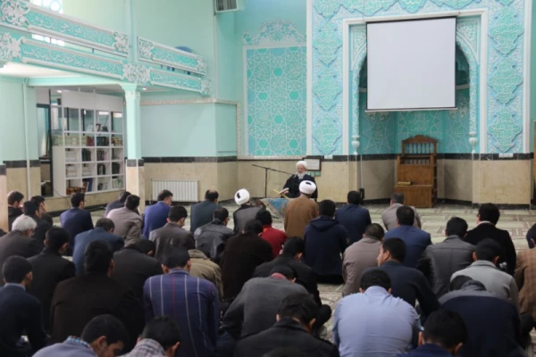 آیت الله ناصری، امام جمعه یزد، در جمع دانشجومعلمان پردیس شهیدان پاک نژاد:

حرفه معلمی ساختار انسانیت را معنا می بخشد 3