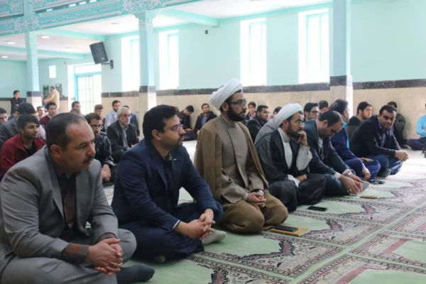 آیت الله ناصری، امام جمعه یزد، در جمع دانشجومعلمان پردیس شهیدان پاک نژاد:

حرفه معلمی ساختار انسانیت را معنا می بخشد 6