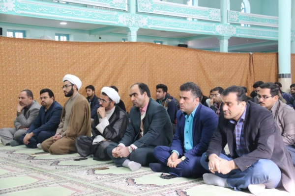 آیت الله ناصری، امام جمعه یزد، در جمع دانشجومعلمان پردیس شهیدان پاک نژاد:

حرفه معلمی ساختار انسانیت را معنا می بخشد 8