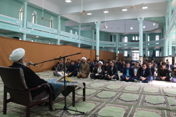 آیت الله ناصری، امام جمعه یزد، در جمع دانشجومعلمان پردیس شهیدان پاک نژاد:

حرفه معلمی ساختار انسانیت را معنا می بخشد 10