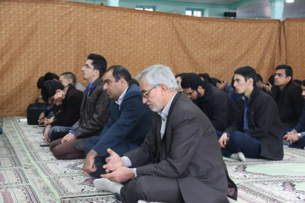 آیت الله ناصری، امام جمعه یزد، در جمع دانشجومعلمان پردیس شهیدان پاک نژاد:

حرفه معلمی ساختار انسانیت را معنا می بخشد 11