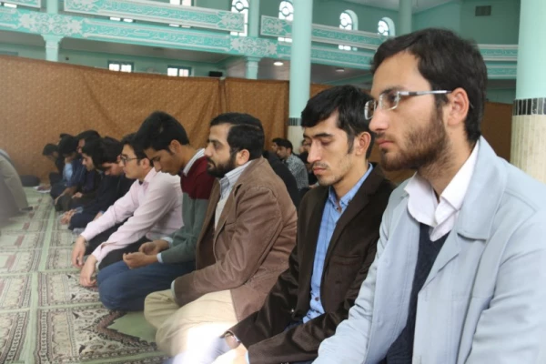 آیت الله ناصری، امام جمعه یزد، در جمع دانشجومعلمان پردیس شهیدان پاک نژاد:

حرفه معلمی ساختار انسانیت را معنا می بخشد 12