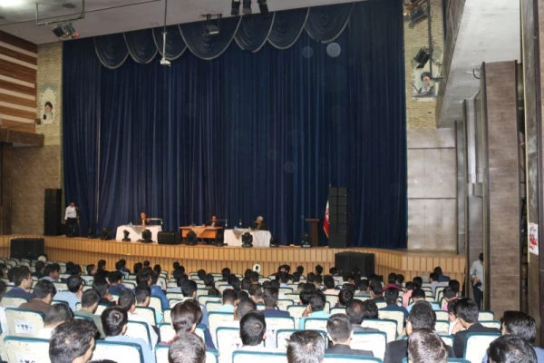 مناظره سیاسی با موضوع "واکاوی اعتراضات مردمی در دی ماه 96"
 2