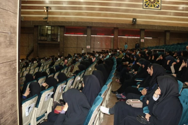 مناظره سیاسی با موضوع "واکاوی اعتراضات مردمی در دی ماه 96"
 4