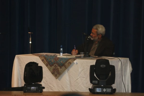 مناظره سیاسی با موضوع "واکاوی اعتراضات مردمی در دی ماه 96"
 5