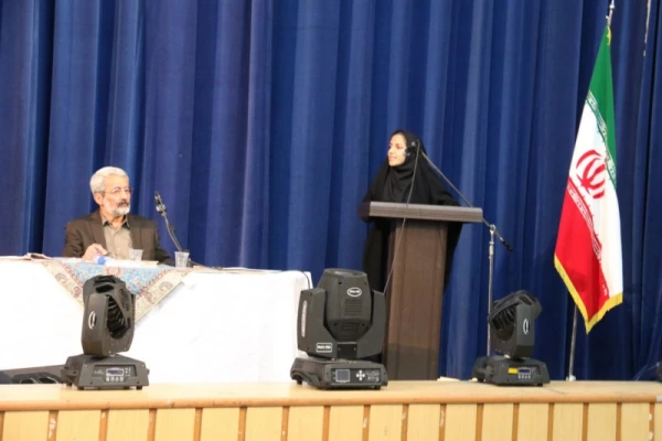 مناظره سیاسی با موضوع "واکاوی اعتراضات مردمی در دی ماه 96"
 12