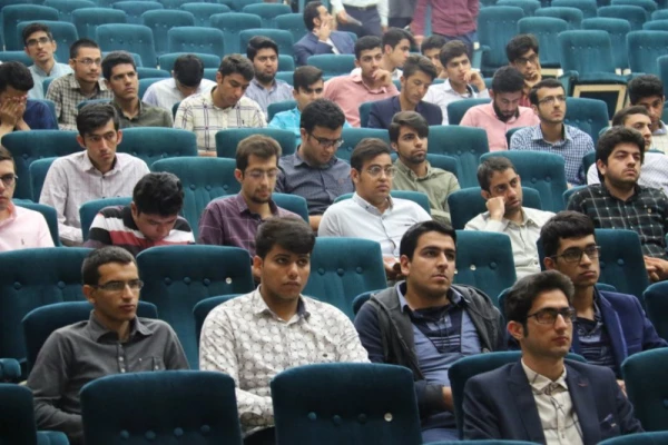 همایش فرهنگی "فالوده شیرازی خیابان وال استریت" 
 2