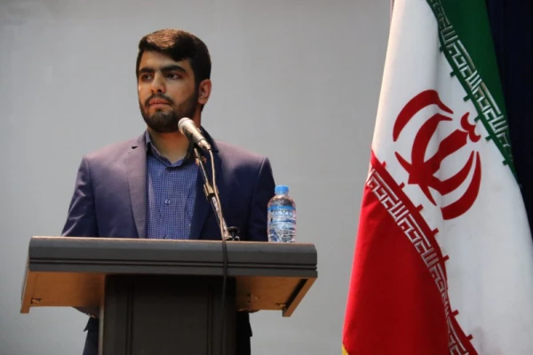 همایش فرهنگی "فالوده شیرازی خیابان وال استریت" 
 3