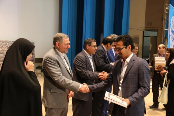 برگزاری جشنواره کشوری تجربیات برتر آموزشی – تربیتی اساتید و معلمان در آموزش علوم ابتدایی در دانشگاه فرهنگیان یزد
 7