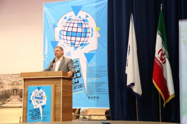 سخنرانی دکتر امانی : دبیر علمی جشنواره و ریاست دفتر تالیف کتب درسی در جشنواره تجربیات برتر آموزشی - تربیتی اساتید و معلمان در آموزش علوم ابتدایی
 2