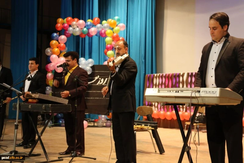 برگزاری مراسم جشن هفته معلم در دانشگاه فرهنگیان یزد ویژه پیشکسوتان، اساتید و کارکنان دانشگاه
 6