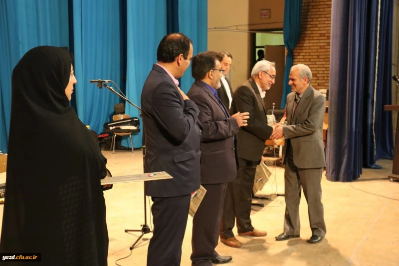 برگزاری مراسم جشن هفته معلم در دانشگاه فرهنگیان یزد ویژه پیشکسوتان، اساتید و کارکنان دانشگاه
 11