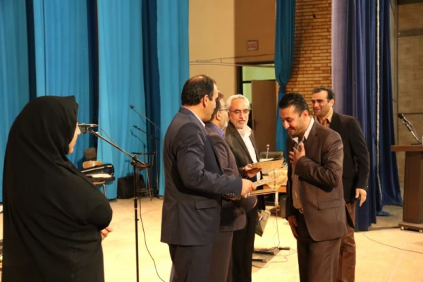 برگزاری مراسم جشن هفته معلم در دانشگاه فرهنگیان یزد ویژه پیشکسوتان، اساتید و کارکنان دانشگاه 7