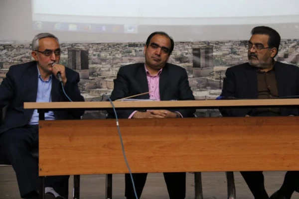 همایش سراهای دانشجوئی و فضای مجازی  در پردیس شهیدان پاک نژاد یزد
 4