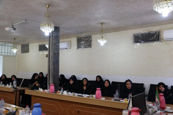 اولین نشست علمی - تخصصی تابستانه  دانشگاه فرهنگیان یزد برگزار شد.
 8