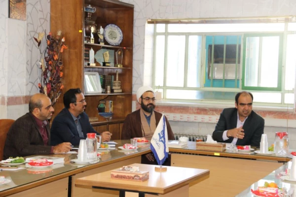 نشست صمیمانه مدیریت و مسئولین امور پردیس های استان یزد با دانشجویان شورای صنفی پردیس فاطمه الزهرا(س) 
 4