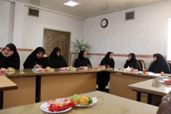 نشست صمیمانه مدیریت و مسئولین امور پردیس های استان یزد با دانشجویان شورای صنفی پردیس فاطمه الزهرا(س) 
 5