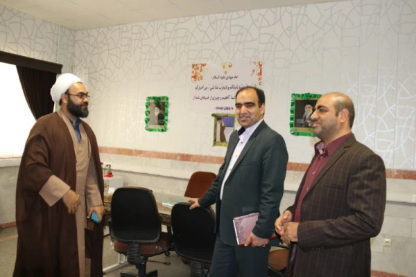 نشست صمیمانه مدیریت و مسئولین امور پردیس های استان یزد با دانشجویان شورای صنفی پردیس فاطمه الزهرا(س) 
 9