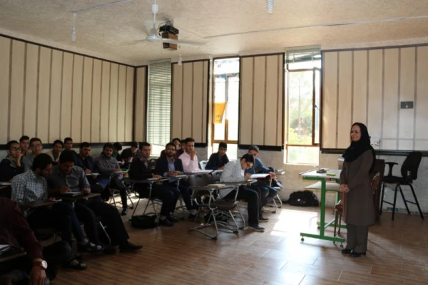 برگزاری اولین جلسه از سلسله کارگاه های فرهنگی _ مهارتی پردیس شهیدان پاک نژاد
 10