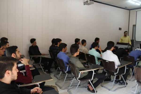 برگزاری اولین جلسه از سلسله کارگاه های فرهنگی _ مهارتی پردیس شهیدان پاک نژاد
 13